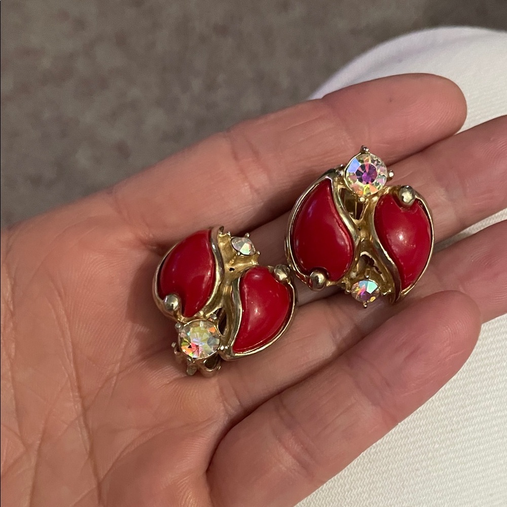 Vintage 40s Austrian stone /Red enamel and Gold clip Earrings